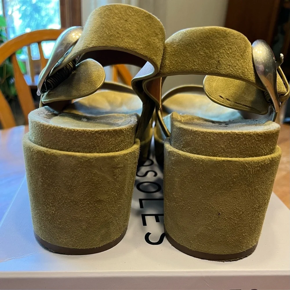 Aerosoles olive green suede, chunky heel sandal! Gently worn. Size 8 1/2. - Picture 4 of 6